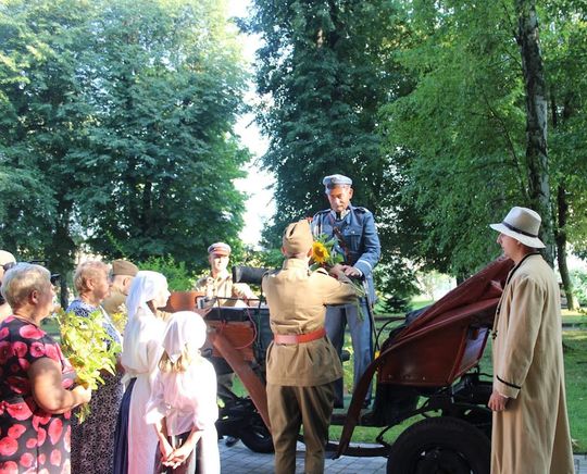 Dni Powiatu Tomaszowskiego z Marszałkiem Piłsudskim, rekonstruktorami i kabaretem OT.TO [ZDJĘCIA]