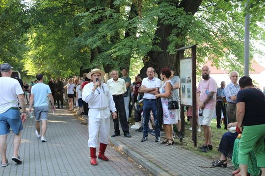Dni Powiatu Tomaszowskiego z Marszałkiem Piłsudskim, rekonstruktorami i kabaretem OT.TO [ZDJĘCIA]