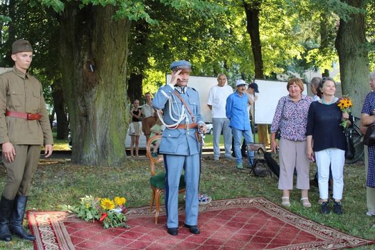 Dni Powiatu Tomaszowskiego z Marszałkiem Piłsudskim, rekonstruktorami i kabaretem OT.TO [ZDJĘCIA]