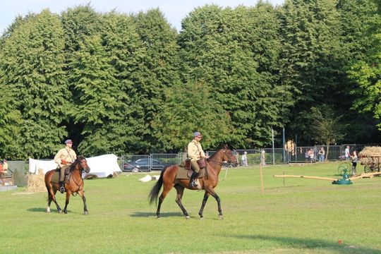 Dni Powiatu Tomaszowskiego z Marszałkiem Piłsudskim, rekonstruktorami i kabaretem OT.TO [ZDJĘCIA]