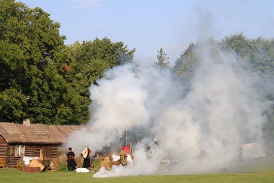 Dni Powiatu Tomaszowskiego z Marszałkiem Piłsudskim, rekonstruktorami i kabaretem OT.TO [ZDJĘCIA]