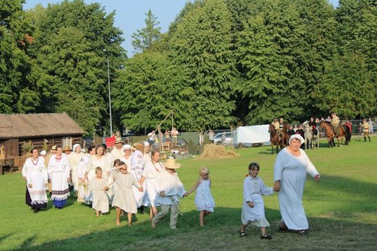 Dni Powiatu Tomaszowskiego z Marszałkiem Piłsudskim, rekonstruktorami i kabaretem OT.TO [ZDJĘCIA]