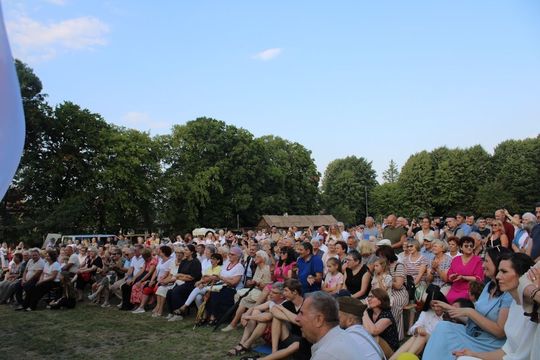 Dni Powiatu Tomaszowskiego z Marszałkiem Piłsudskim, rekonstruktorami i kabaretem OT.TO [ZDJĘCIA]