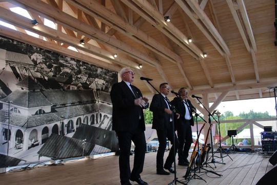 Dni Powiatu Tomaszowskiego z Marszałkiem Piłsudskim, rekonstruktorami i kabaretem OT.TO [ZDJĘCIA]