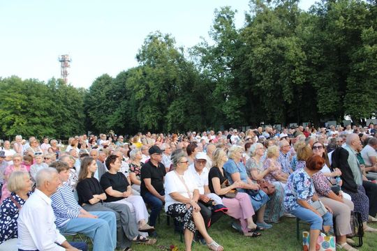 Dni Powiatu Tomaszowskiego z Marszałkiem Piłsudskim, rekonstruktorami i kabaretem OT.TO [ZDJĘCIA]