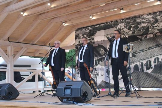 Dni Powiatu Tomaszowskiego z Marszałkiem Piłsudskim, rekonstruktorami i kabaretem OT.TO [ZDJĘCIA]