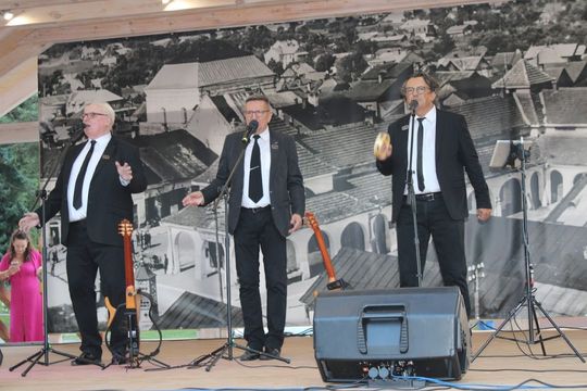 Dni Powiatu Tomaszowskiego z Marszałkiem Piłsudskim, rekonstruktorami i kabaretem OT.TO [ZDJĘCIA]