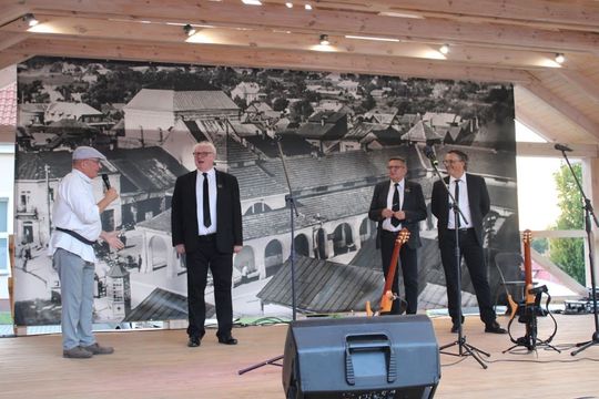 Dni Powiatu Tomaszowskiego z Marszałkiem Piłsudskim, rekonstruktorami i kabaretem OT.TO [ZDJĘCIA]