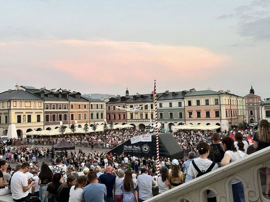 Zamość na Okrągło 2025 – motoryzacyjne święto w sercu miasta [ZDJĘCIA]