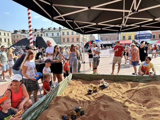 Zamość na Okrągło 2025 – motoryzacyjne święto w sercu miasta [ZDJĘCIA]