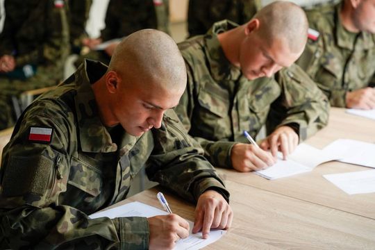 Zamość: Wakacje z Wojskiem 2 – młodzi ochotnicy rozpoczęli szkolenie [ZDJĘCIA]