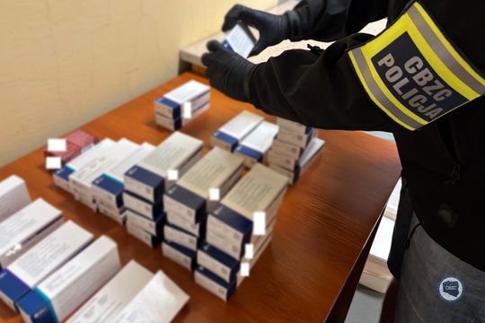 Handel lekami. Reklamowali je jako sposób na niechcianą ciążę [ZDJĘCIA]