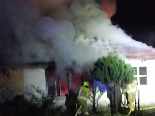 Pożar zniszczył dom w Machnowie Nowym. Potrzebna będzie pomoc pogorzelcom [ZDJĘCIA]
