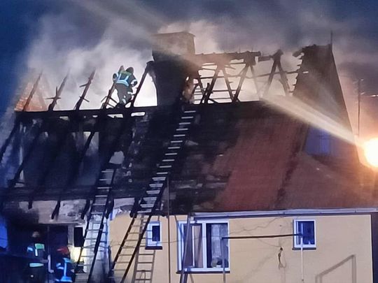 Pożar zniszczył dom w Machnowie Nowym. Potrzebna będzie pomoc pogorzelcom [ZDJĘCIA]