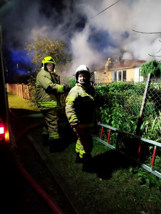 Pożar zniszczył dom w Machnowie Nowym. Potrzebna będzie pomoc pogorzelcom [ZDJĘCIA]