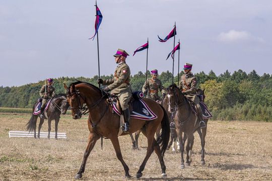 Bitwa pod Komarowem 2025 - zdjęcia z rekonstrukcji historycznej Bitwa pod Komarowem 2025 - zdjęcia z rekonstrukcji historycznej