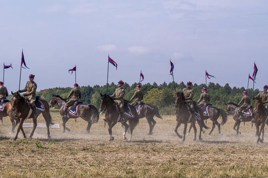 Bitwa pod Komarowem 2025 - zdjęcia z rekonstrukcji historycznej Bitwa pod Komarowem 2025 - zdjęcia z rekonstrukcji historycznej