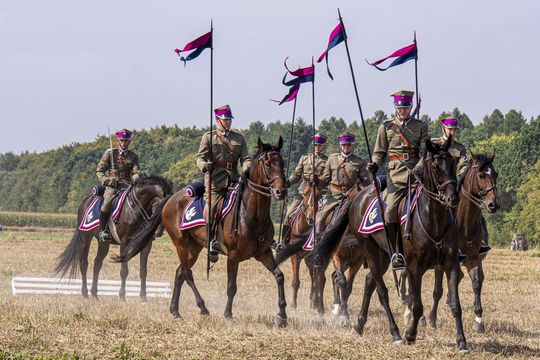 Bitwa pod Komarowem 2025 - zdjęcia z rekonstrukcji historycznej Bitwa pod Komarowem 2025 - zdjęcia z rekonstrukcji historycznej