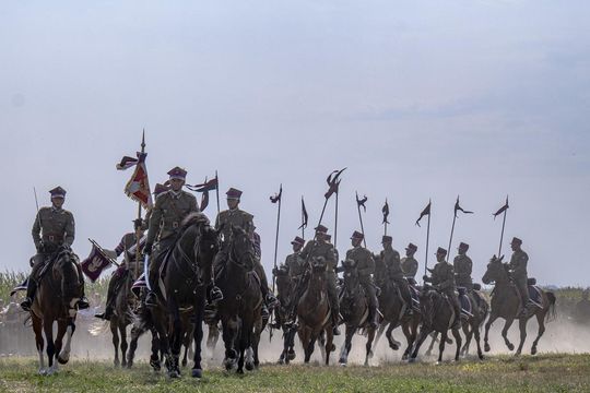 Bitwa pod Komarowem 2025 - zdjęcia z rekonstrukcji historycznej Bitwa pod Komarowem 2025 - zdjęcia z rekonstrukcji historycznej