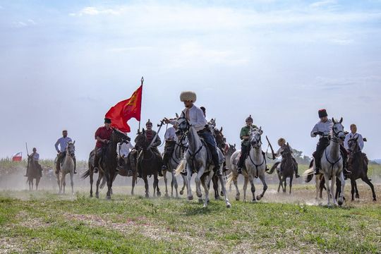Bitwa pod Komarowem 2025 - zdjęcia z rekonstrukcji historycznej Bitwa pod Komarowem 2025 - zdjęcia z rekonstrukcji historycznej