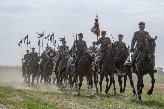 Bitwa pod Komarowem 2025 - zdjęcia z rekonstrukcji historycznej Bitwa pod Komarowem 2025 - zdjęcia z rekonstrukcji historycznej