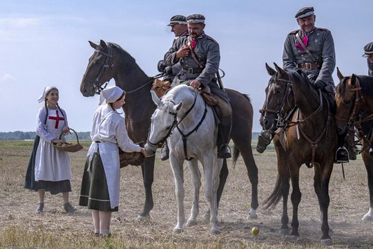 Bitwa pod Komarowem 2025 - zdjęcia z rekonstrukcji historycznej Bitwa pod Komarowem 2025 - zdjęcia z rekonstrukcji historycznej