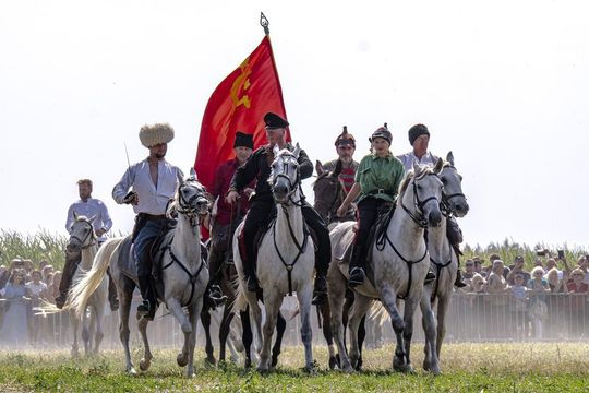 Bitwa pod Komarowem 2025 - zdjęcia z rekonstrukcji historycznej Bitwa pod Komarowem 2025 - zdjęcia z rekonstrukcji historycznej