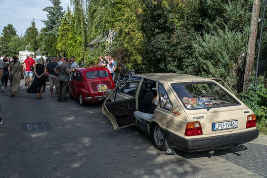 Zlot pojazdów PRL w Zamościu [ZDJĘCIA cz. 2]