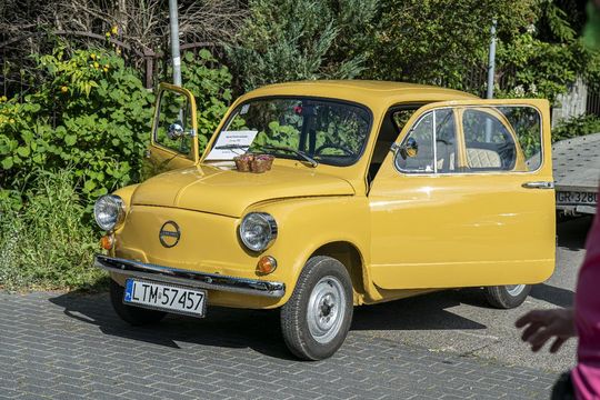 Zlot pojazdów PRL w Zamościu [ZDJĘCIA cz. 2]