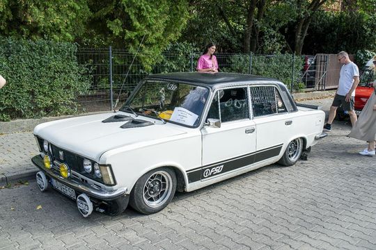 Zlot pojazdów PRL w Zamościu [ZDJĘCIA cz. 2]