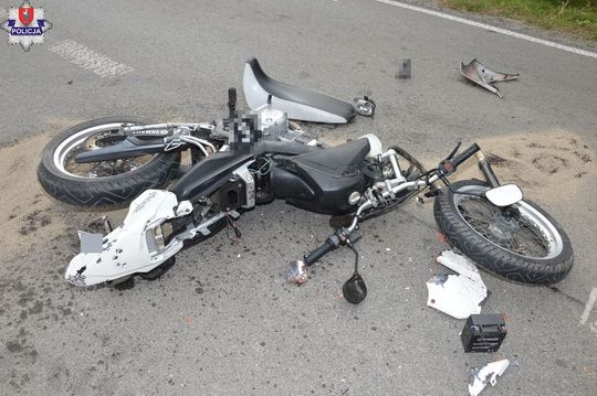 Sitno: 17-latek ranny po zderzeniu z samochodem, kierująca nie ustąpiła pierwszeństwa [ZDJĘCIA]