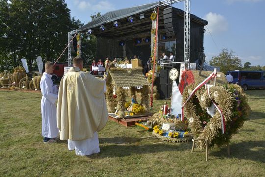 Dożynki powiatowe w Kornelówce [ZDJĘCIA]