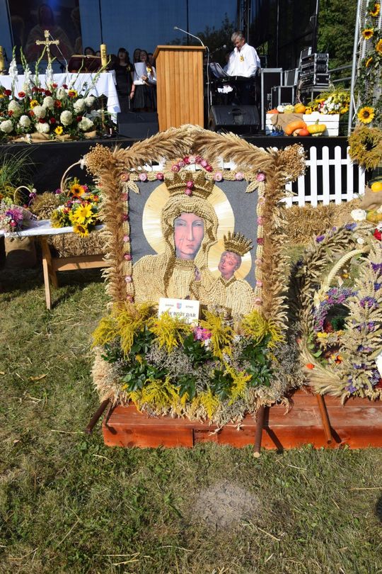 Dożynki powiatowe w Kornelówce [ZDJĘCIA]