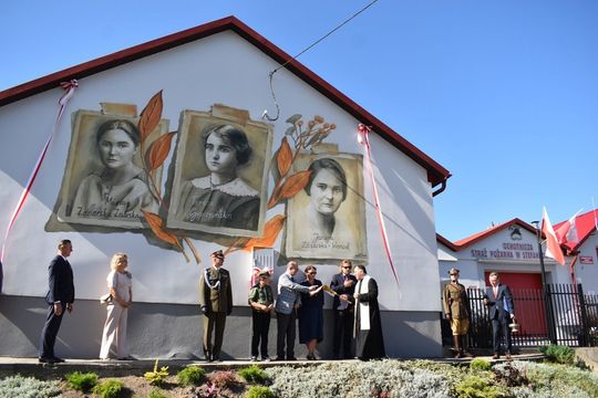Gm. Hrubieszów: Mural to hołd dla bohaterskich sanitariuszek [ZDJĘCIA]