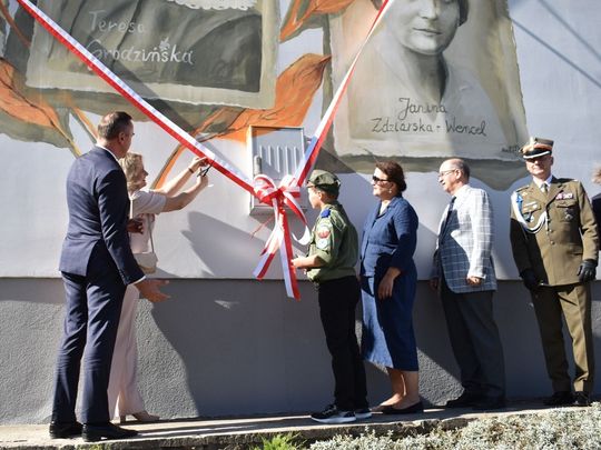Gm. Hrubieszów: Mural to hołd dla bohaterskich sanitariuszek [ZDJĘCIA]