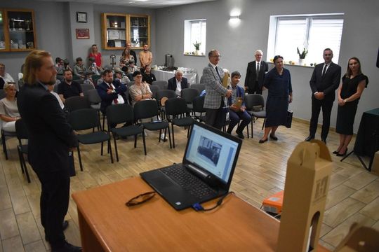 Gm. Hrubieszów: Mural to hołd dla bohaterskich sanitariuszek [ZDJĘCIA]