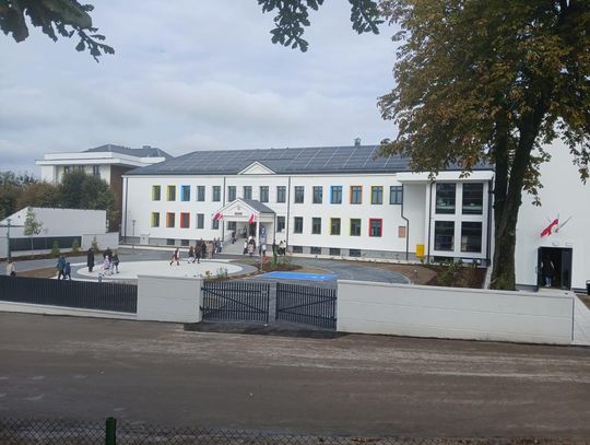 Otwarcie nowego budynku szkoły w Komarowie-Osadzie [ZDJĘCIA]