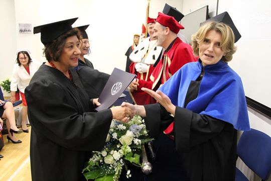 Birety w górę! Absolwentki pielęgniarstwa i położnictwa AZ odebrały dyplomy [ZDJĘCIA]