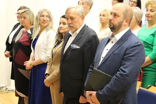 Birety w górę! Absolwentki pielęgniarstwa i położnictwa AZ odebrały dyplomy [ZDJĘCIA]