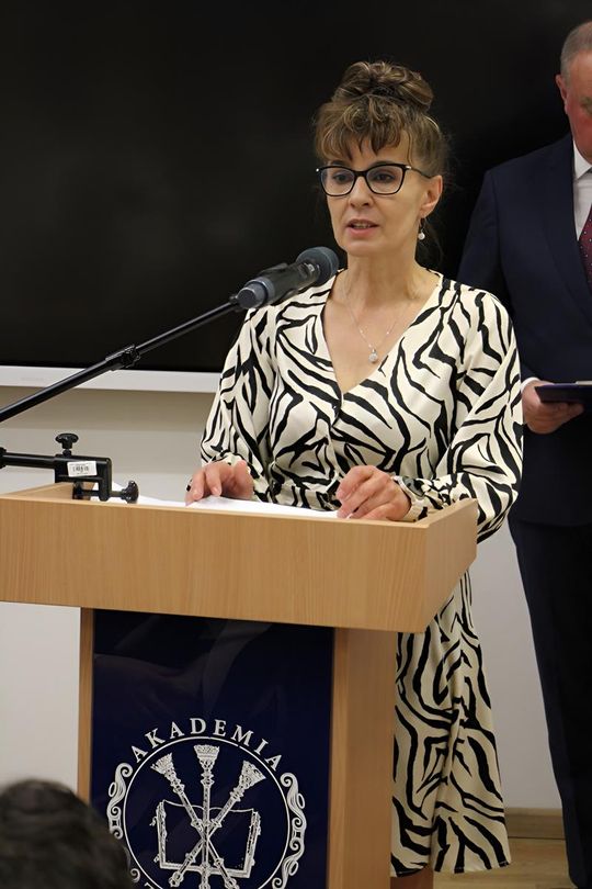 Birety w górę! Absolwentki pielęgniarstwa i położnictwa AZ odebrały dyplomy [ZDJĘCIA]