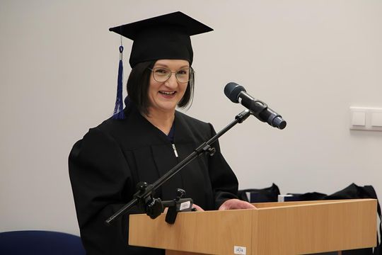 Birety w górę! Absolwentki pielęgniarstwa i położnictwa AZ odebrały dyplomy [ZDJĘCIA]