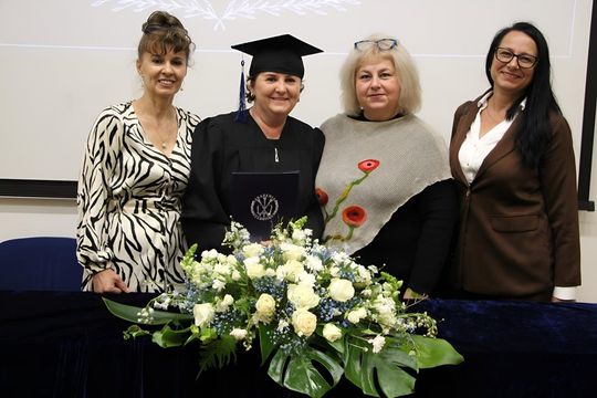 Birety w górę! Absolwentki pielęgniarstwa i położnictwa AZ odebrały dyplomy [ZDJĘCIA]