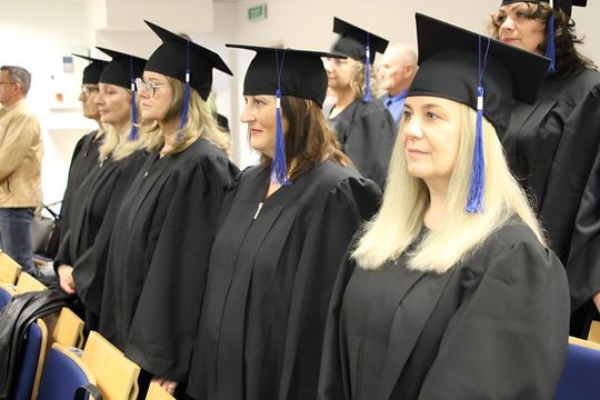 Birety w górę! Absolwentki pielęgniarstwa i położnictwa AZ odebrały dyplomy [ZDJĘCIA]