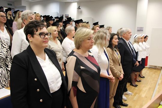 Birety w górę! Absolwentki pielęgniarstwa i położnictwa AZ odebrały dyplomy [ZDJĘCIA]