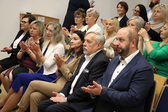 Birety w górę! Absolwentki pielęgniarstwa i położnictwa AZ odebrały dyplomy [ZDJĘCIA]