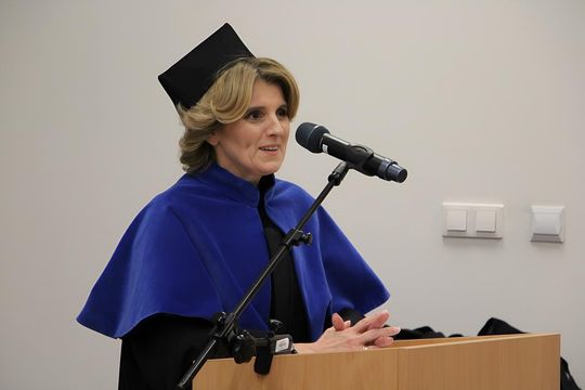 Birety w górę! Absolwentki pielęgniarstwa i położnictwa AZ odebrały dyplomy [ZDJĘCIA]