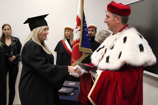 Birety w górę! Absolwentki pielęgniarstwa i położnictwa AZ odebrały dyplomy [ZDJĘCIA]