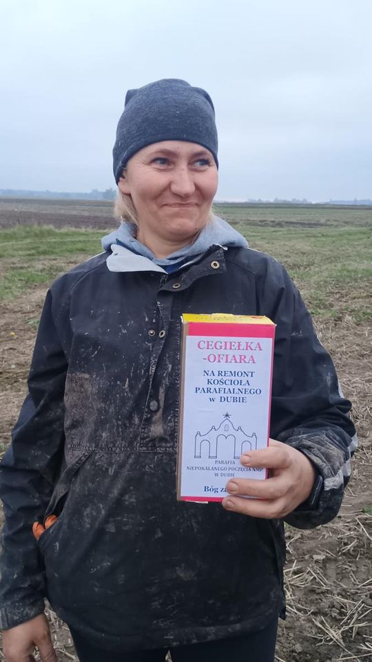 Rolnicy z Niewirkowa oddają pomidory w zamian za datek na remont kościoła w Dubie [ZDJĘCIA]