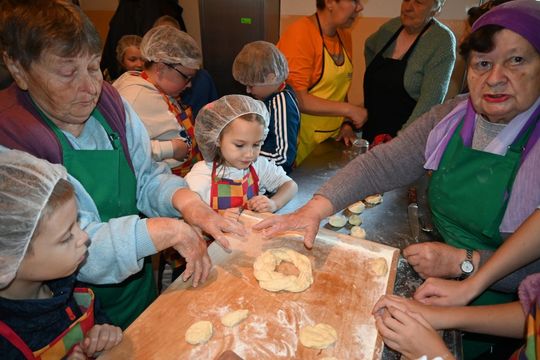 Warsztaty kurowala w ramach projektu pn.: „Tradycyjne zrękowiny w Majdanie Górnym” realizowanego przez Bibliotekę w Majdanie Górnym.