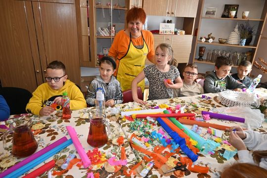 Warsztaty kurowala w ramach projektu pn.: „Tradycyjne zrękowiny w Majdanie Górnym” realizowanego przez Bibliotekę w Majdanie Górnym. Warsztaty kurowala w ramach projektu pn.: „Tradycyjne zrękowiny w Majdanie Górnym” realizowanego przez Bibliotekę w Majdanie Górnym.